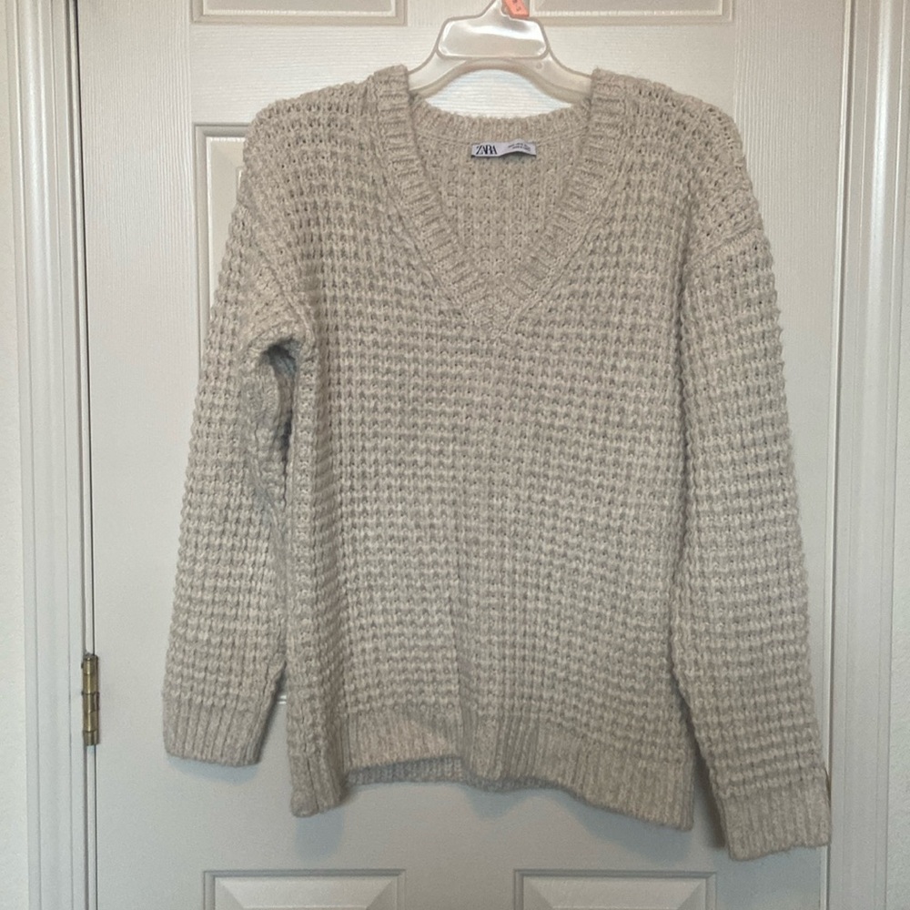 ZARA sweater size small